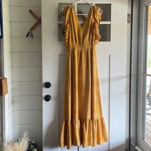 Express Ruffle Sleeve Smocked
Waist Maxi Dress size M